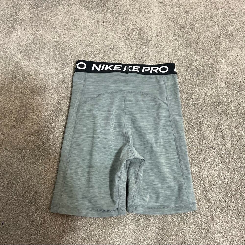 Nike Pro Women's 7" High Rise Shorts Gray Smoke Compression Training M - Picture 2 of 6
